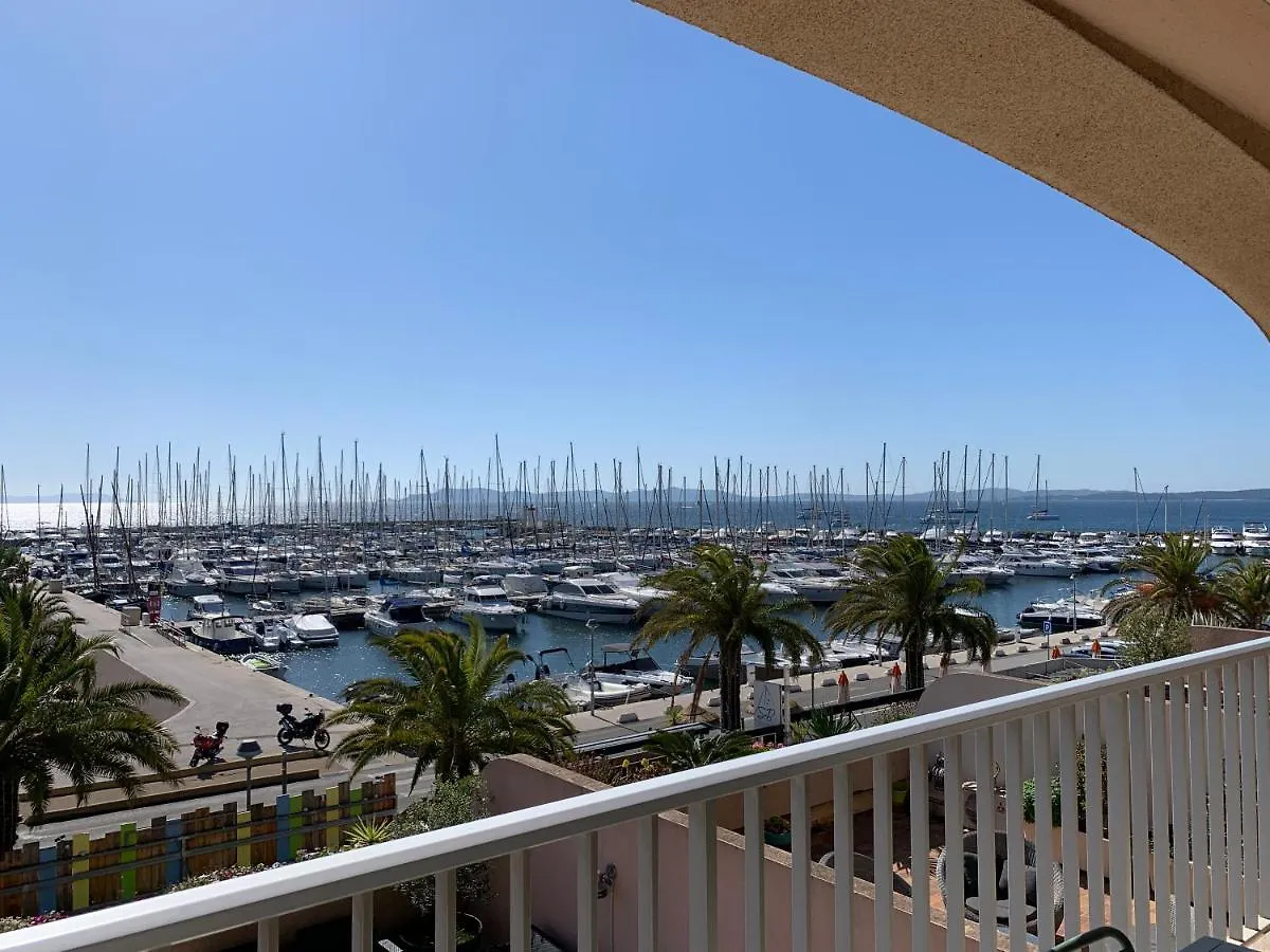 Vue Sur Les Iles D\'Or contacts
